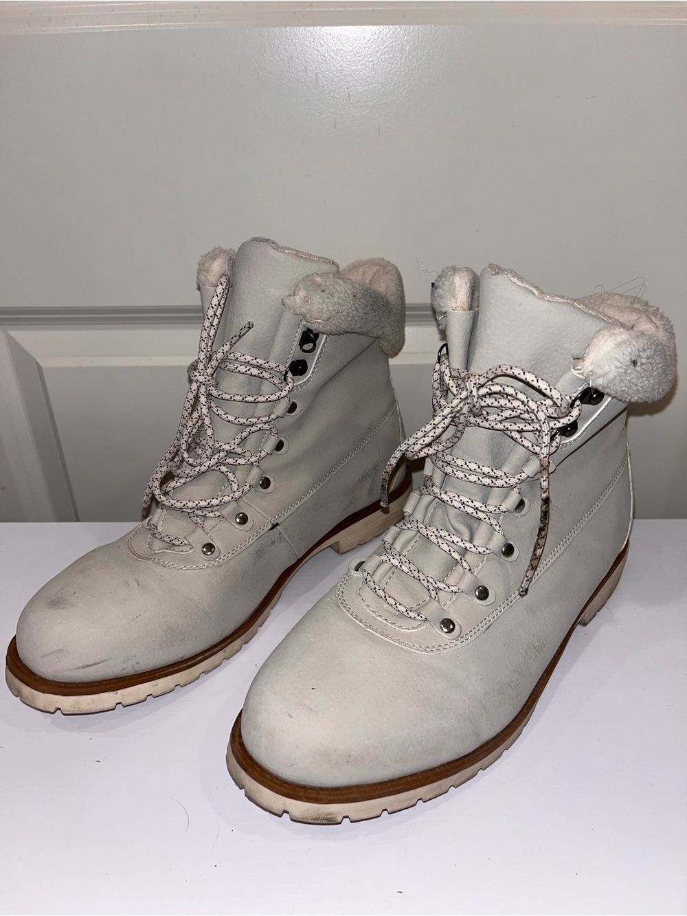 Time And Tru Boots Womens 10 Lace Up Lugsole Winter Snow Bootie Grey Faux Leathe